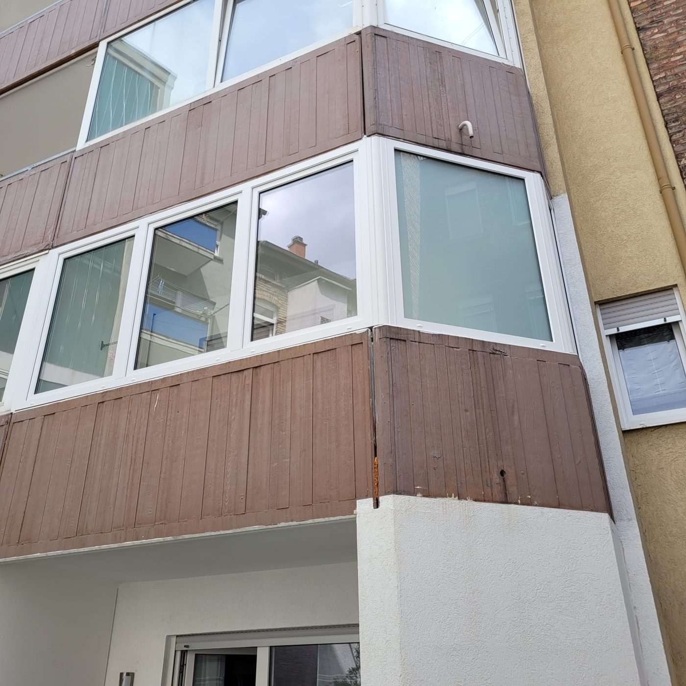 Moderne Balkonverglasung – WB Bauelemente Referenz