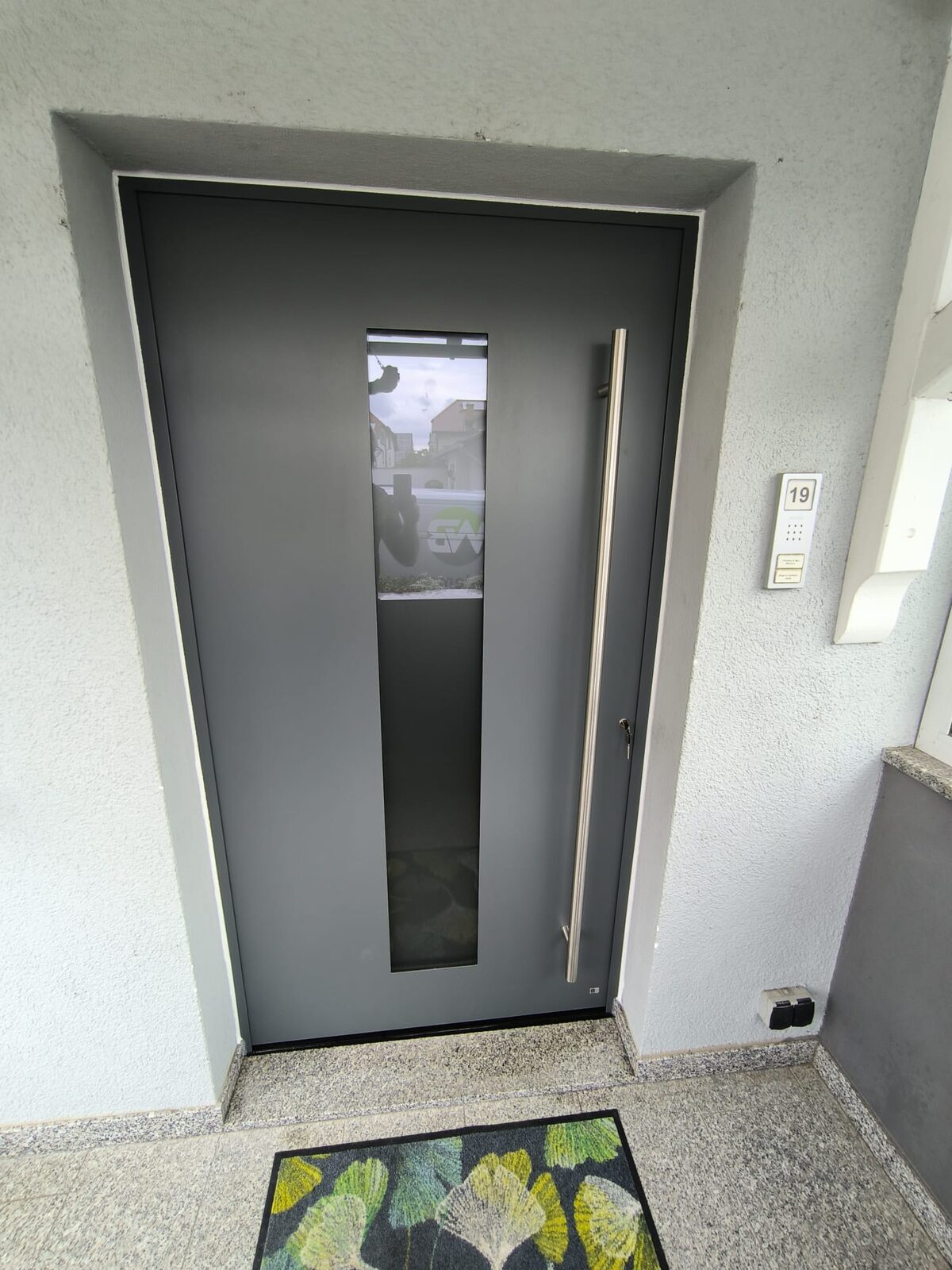 Moderne Aluminium-Haustür in Anthrazit – Mannheim