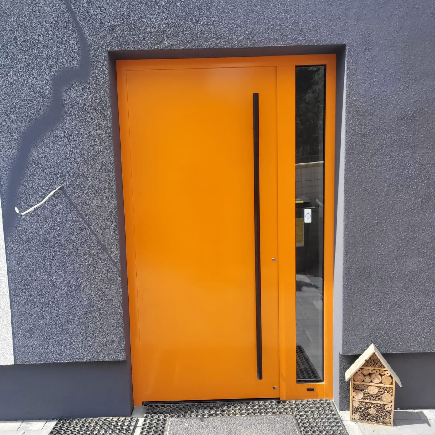 Design-Haustür in Orange – WB Bauelemente Referenz